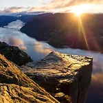 Hotel Preikestolen & Basecamp *