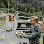 Preikestolen & Basecamp Hotel *