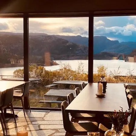 Hotel Preikestolen & Basecamp