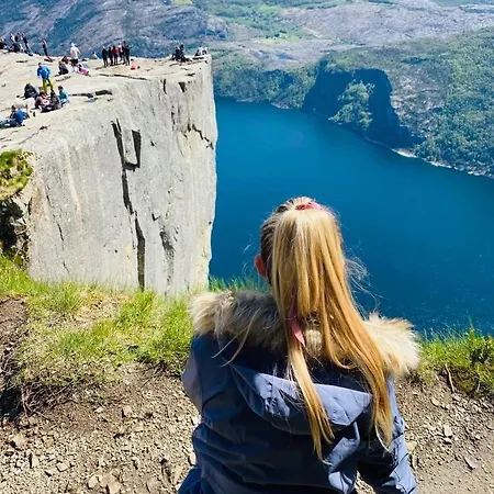Preikestolen & Basecamp