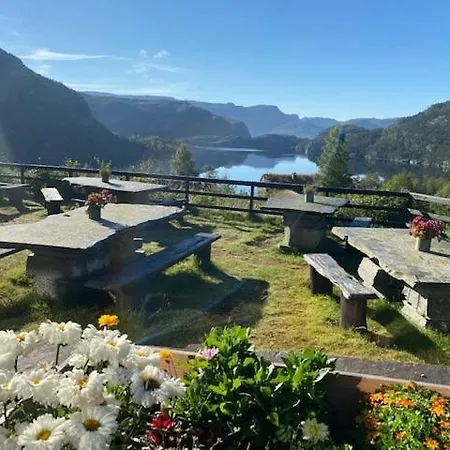 Hotel Preikestolen & Basecamp *
