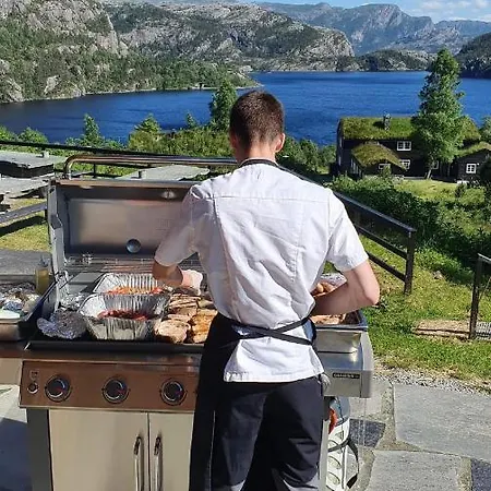 Hotel Preikestolen & Basecamp *
