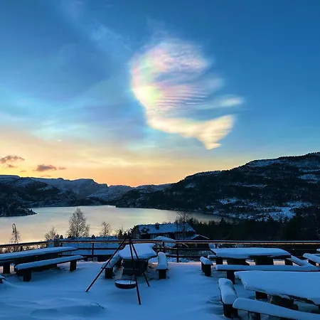 Preikestolen & Basecamp Jorpeland
