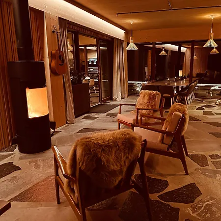 Hotel Preikestolen & Basecamp Jorpeland