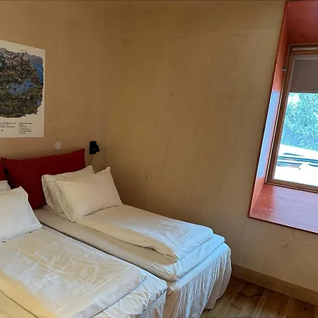 Preikestolen & Basecamp Hotel *