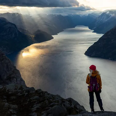 Preikestolen & Basecamp فندق Jørpeland