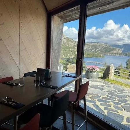 Preikestolen & Basecamp Hotel Jorpeland