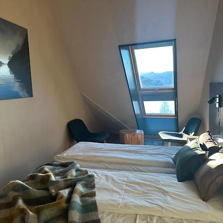 Preikestolen & Basecamp Hotel *