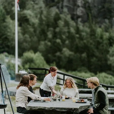 فندق Preikestolen & Basecamp Jørpeland