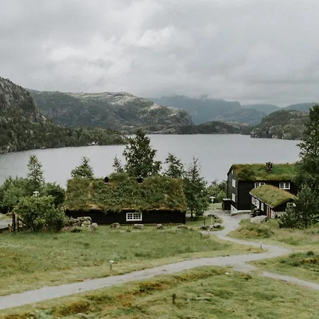 Preikestolen & Basecamp
