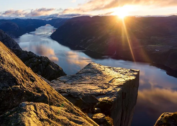 Otel Preikestolen & Basecamp *