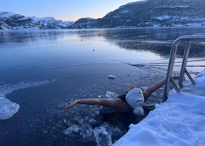 Preikestolen & Basecamp Отель