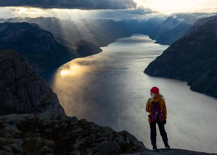 Preikestolen & Basecamp Otel Jørpeland