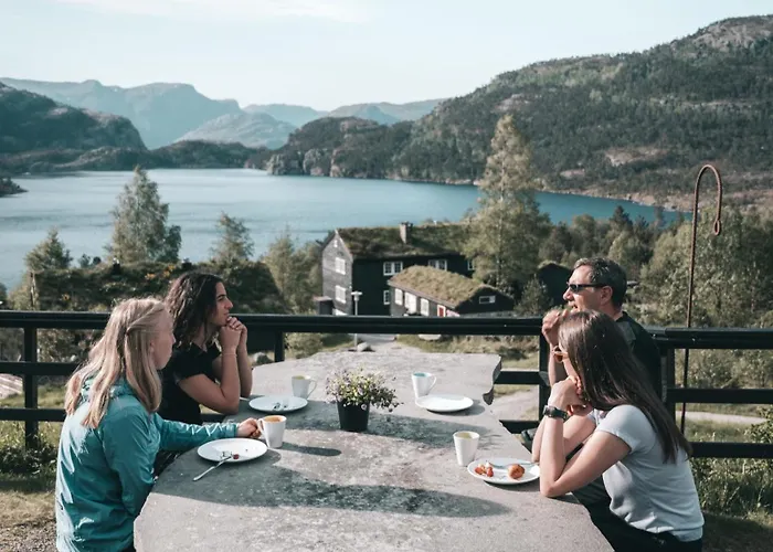 Preikestolen & Basecamp Йёрпеланн