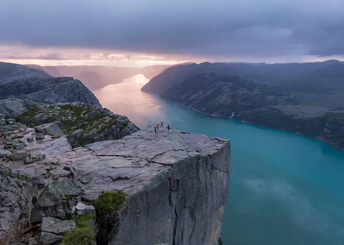 Preikestolen & Basecamp Otel Jørpeland
