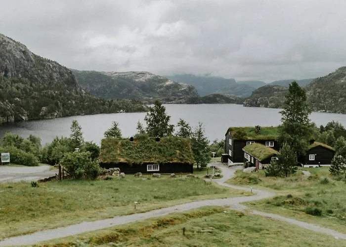 Preikestolen & Basecamp