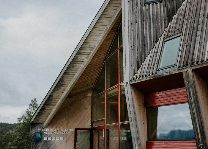 Preikestolen & Basecamp *