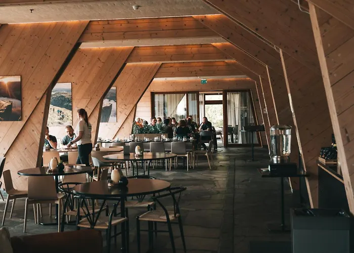 Preikestolen & Basecamp Йёрпеланн