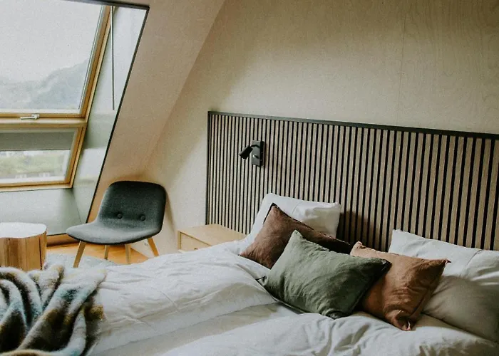 Preikestolen & Basecamp Hotel *