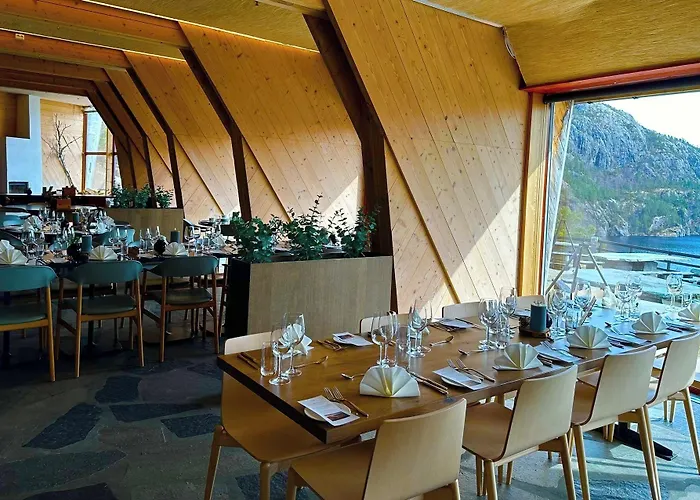 Preikestolen & Basecamp Jørpeland