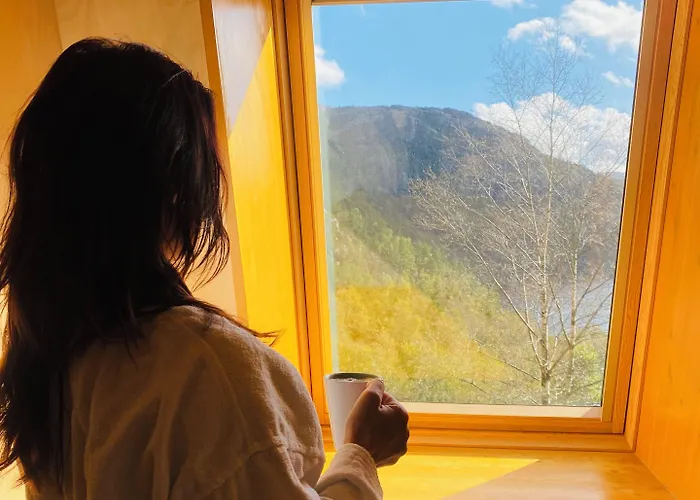 Preikestolen & Basecamp Jørpeland