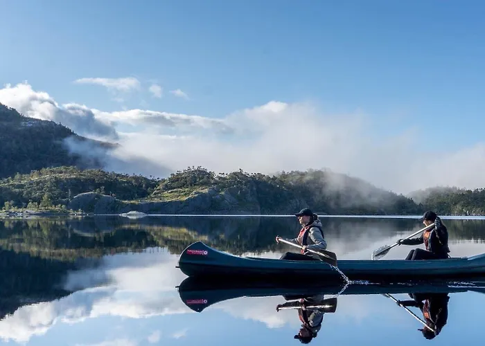 Preikestolen & Basecamp Hotel *