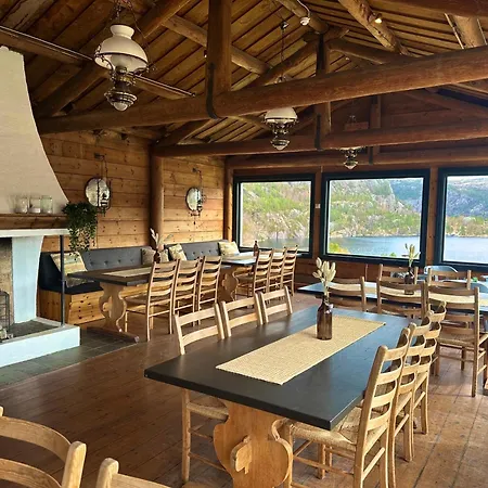 Preikestolen & Basecamp *