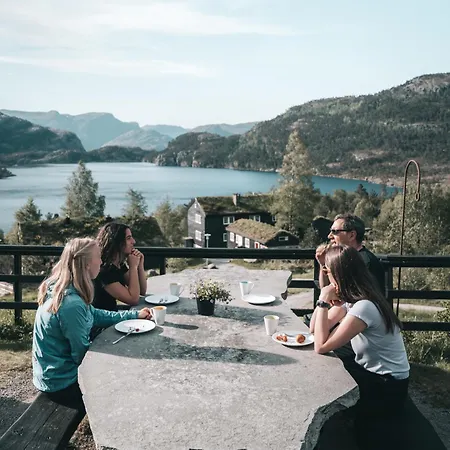 Preikestolen & Basecamp Jørpeland