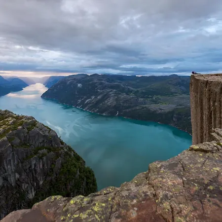 Preikestolen & Basecamp Otel Jørpeland