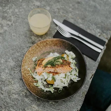 Preikestolen & Basecamp Otel *