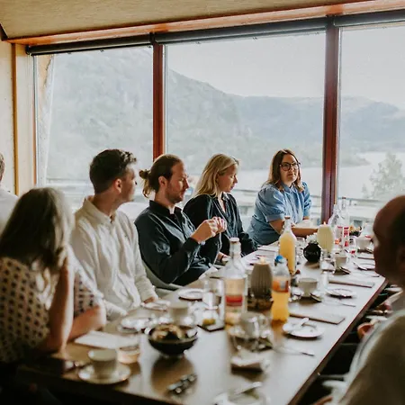 Otel Preikestolen & Basecamp Jørpeland