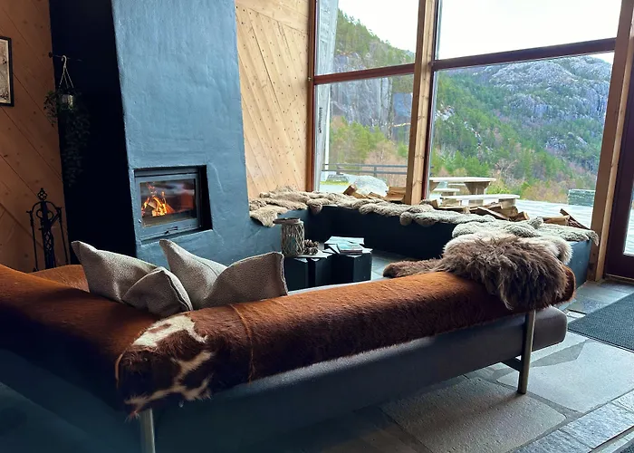 Hotel Preikestolen & Basecamp